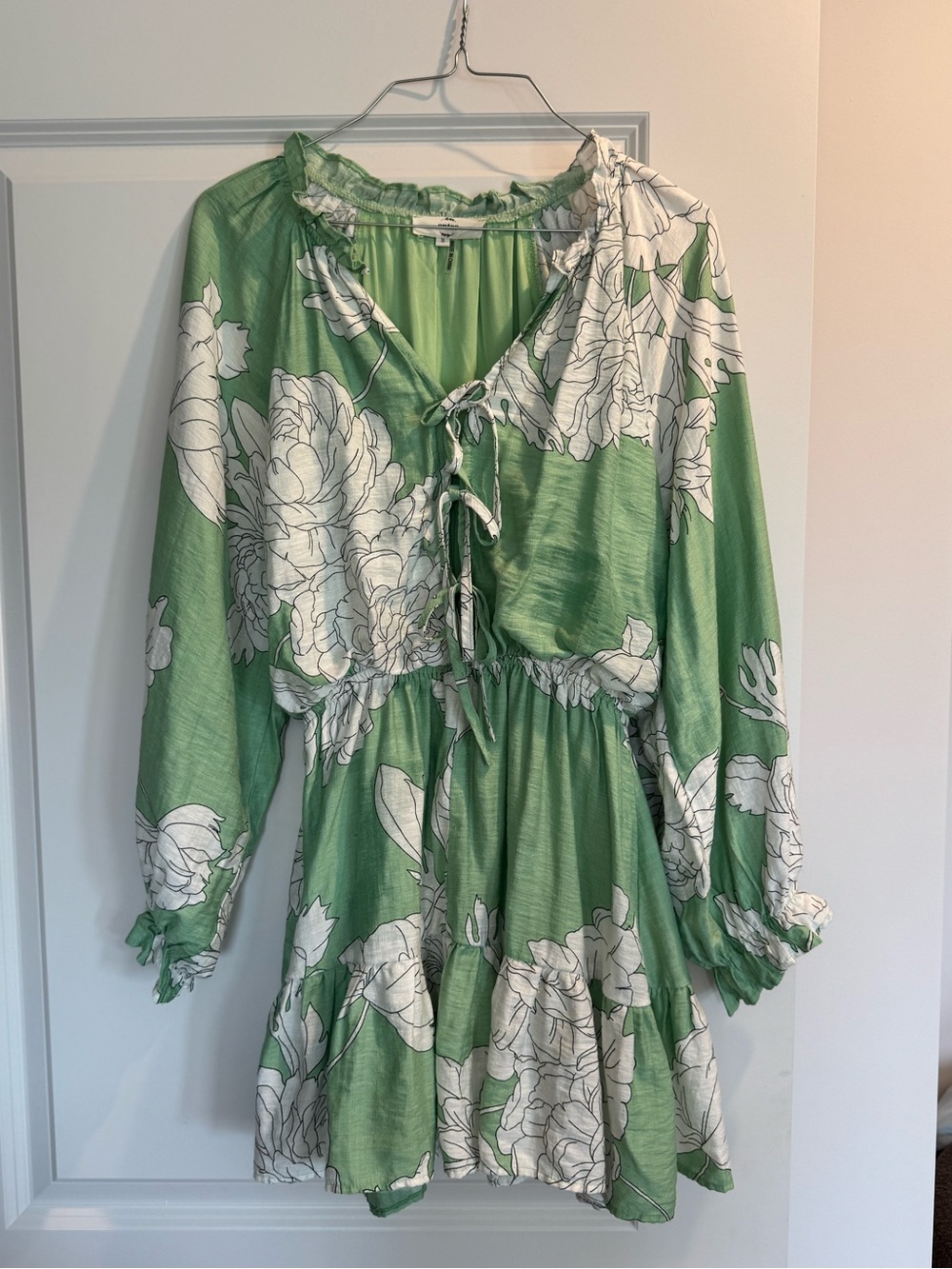Entro Green Floral Tie-Front Long-Sleeve Romper